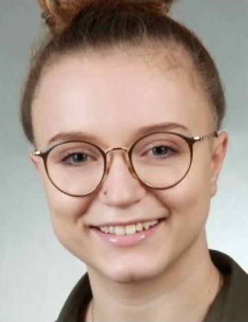  Alida Pfau